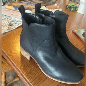 Very nice Lucky Brand ankle boots. Size 9 1/2